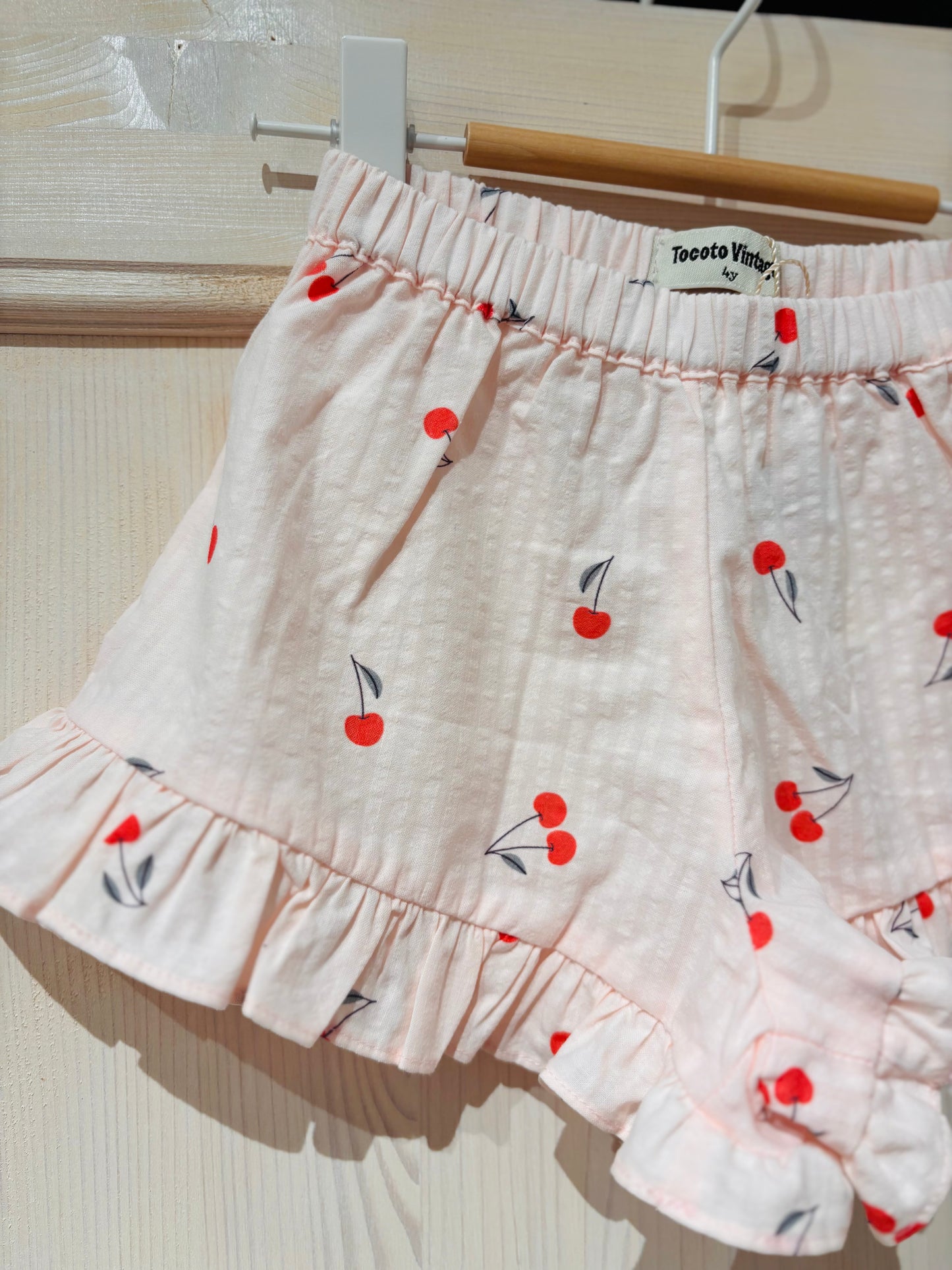SHORTS CILIEGIE CON VOLANT