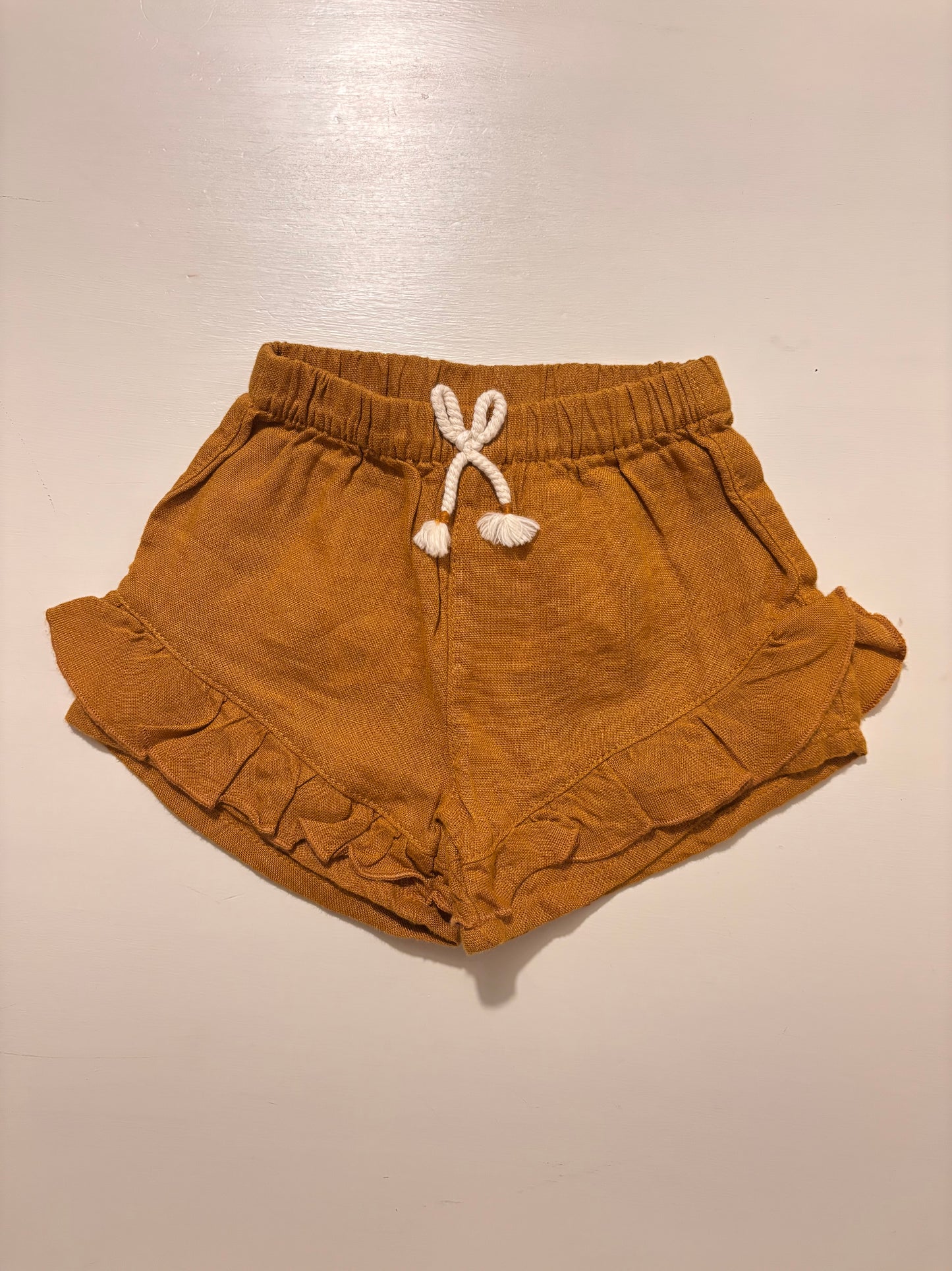 SHORT VOLANT